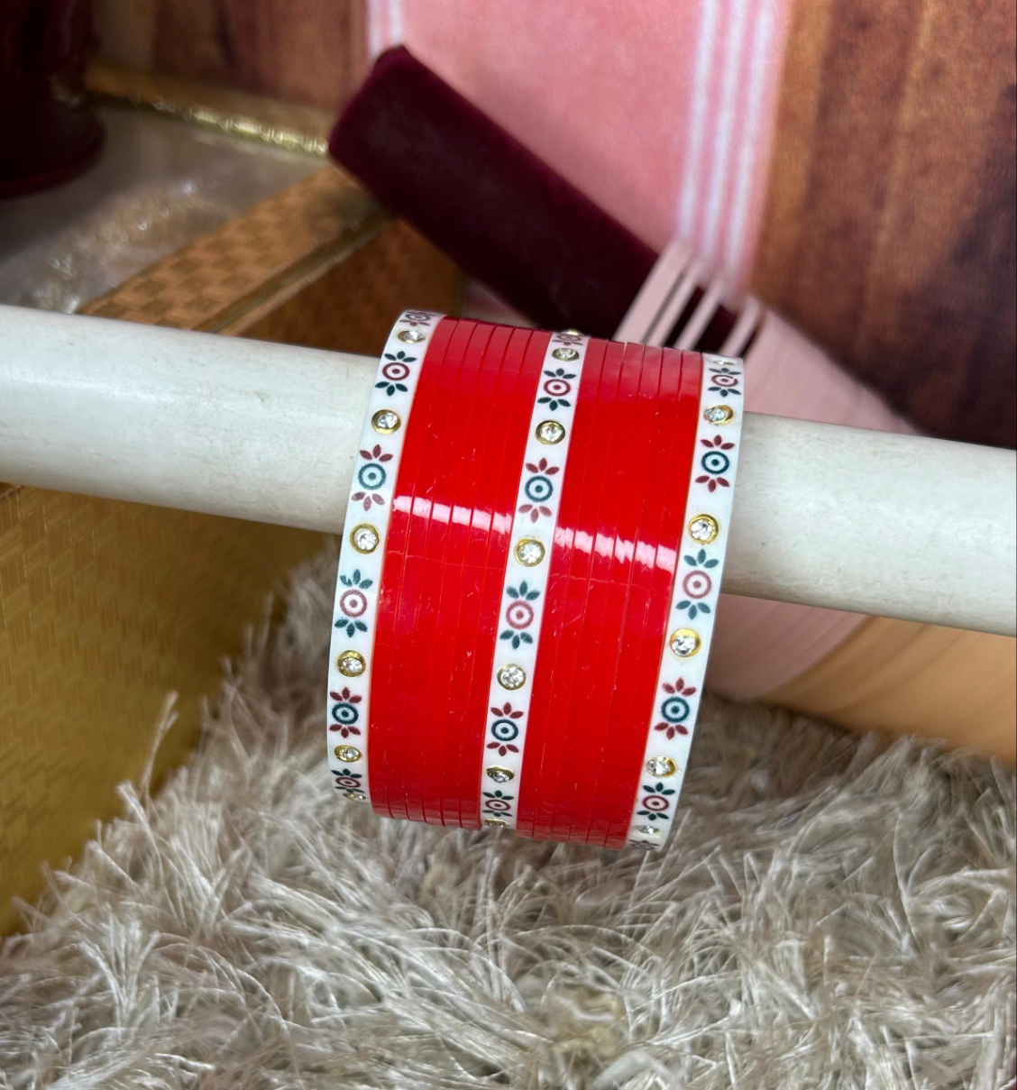 Short elegant traditional chooda