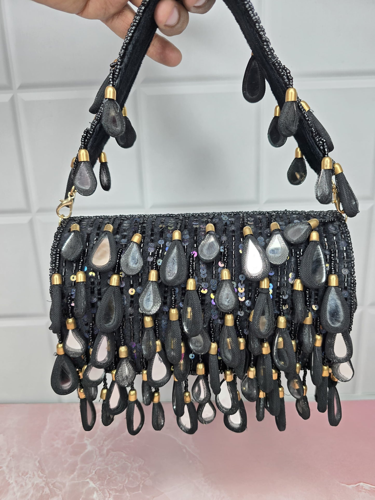 Mirror squence flap clutch