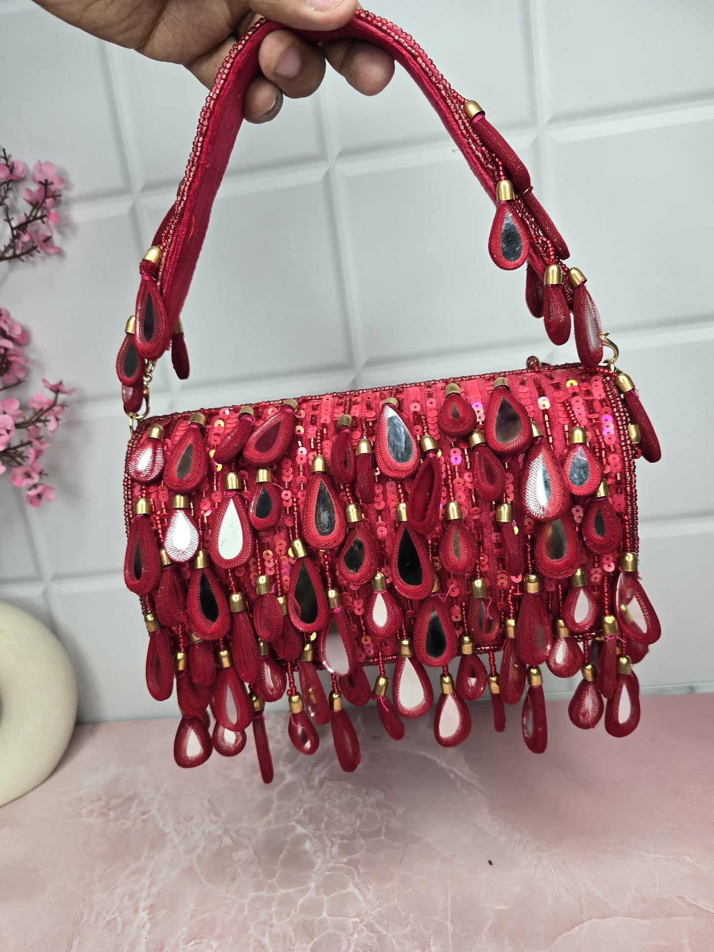 Mirror squence flap clutch