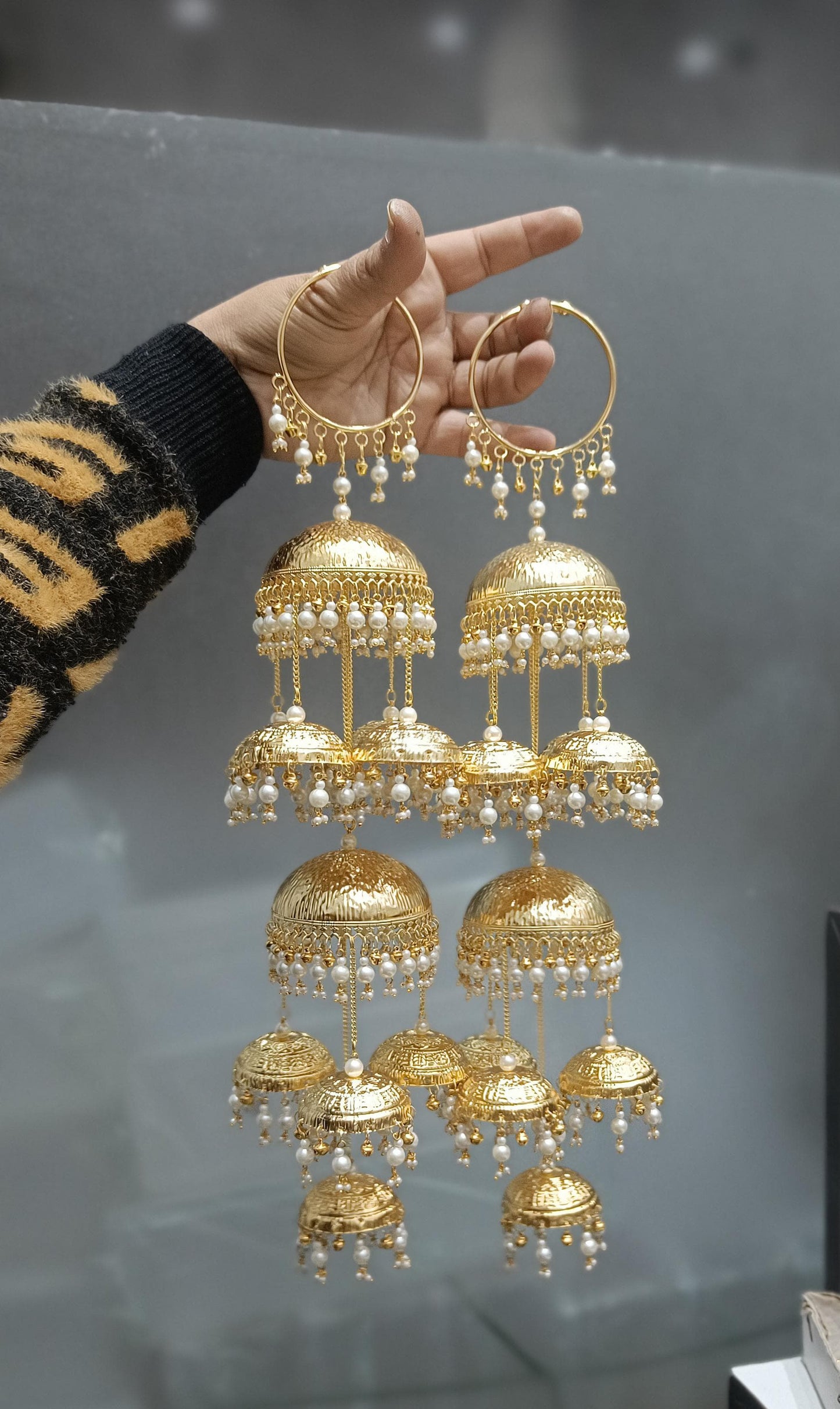 'Mishika' pearls detailing kaleera