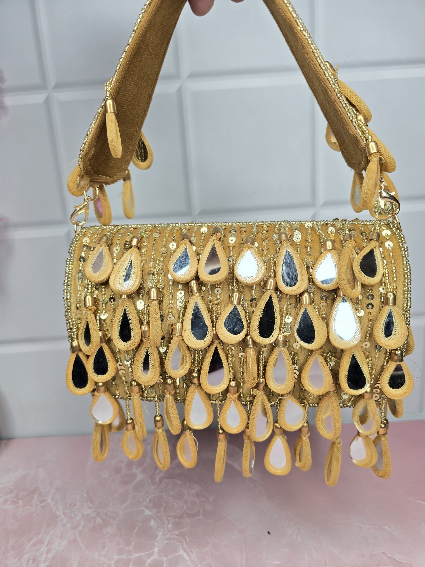 Mirror squence flap clutch