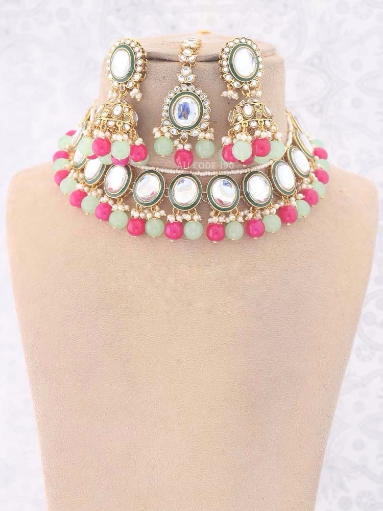 Elegant Kundan necklace with earring mangtikka