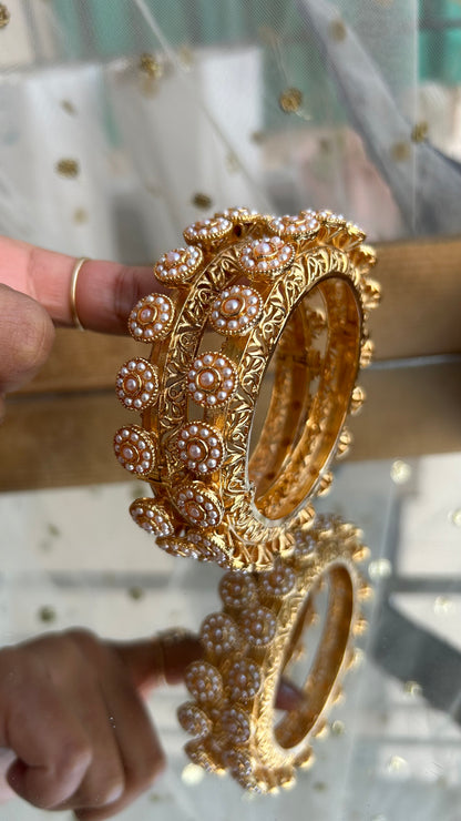 'Gaurika' jodha bangles / pacheli