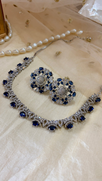 ‘Silky’ Sleek AD necklace with studs