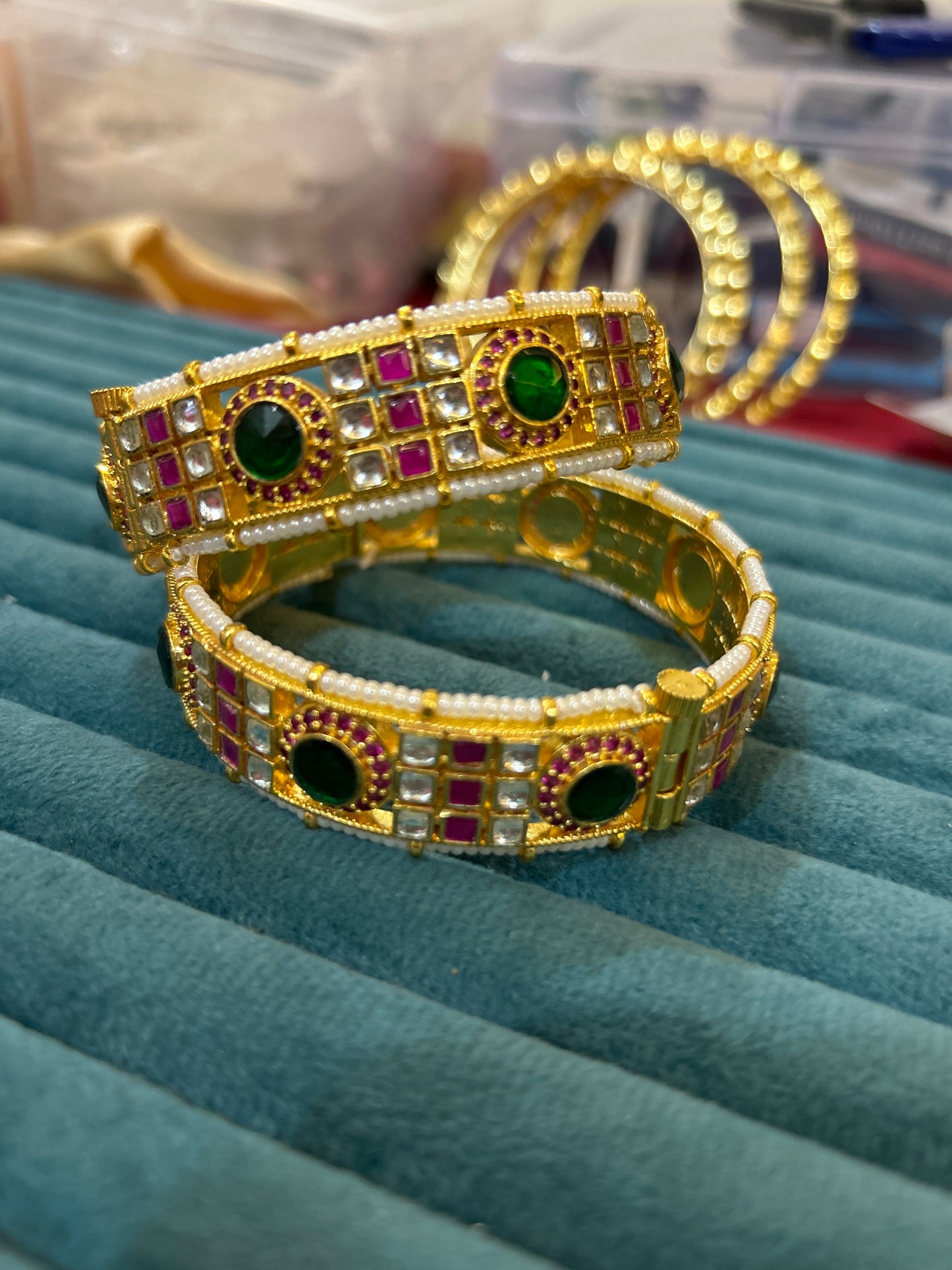‘Tara’ Multicolor pachi kundan kadde