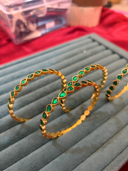 ‘Saanvi’ Emerald Pachi Kundan Bangles