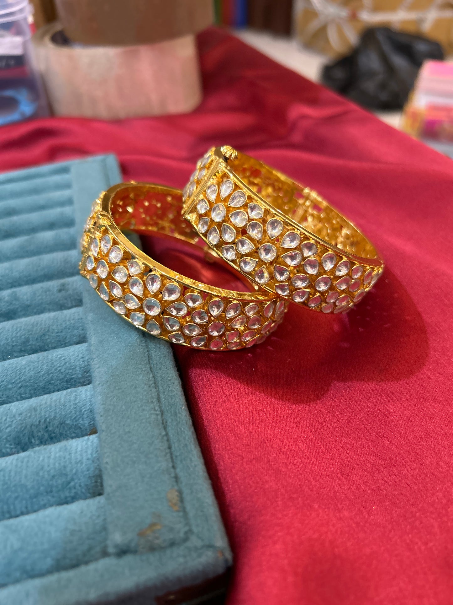 ‘Paro’ Broad pachi kundan Kadda