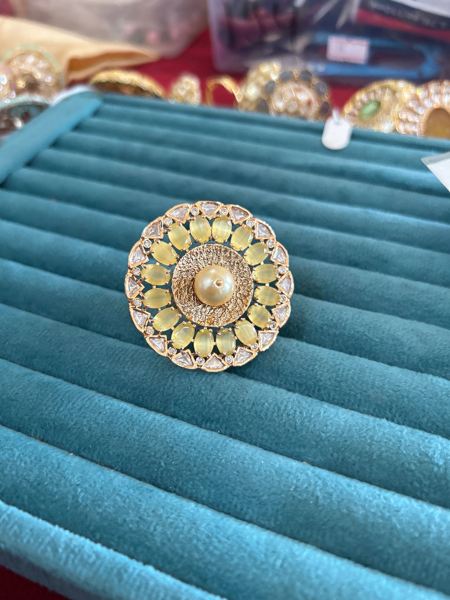 ‘Lemon’ round cocktail ring