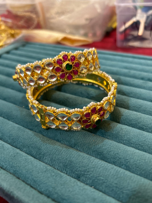 ‘Ishani’ Pachi kundan openable bangles