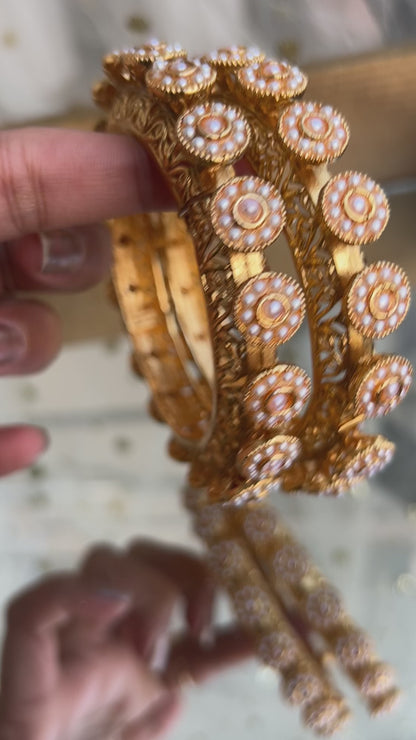 'Gaurika' jodha bangles / pacheli