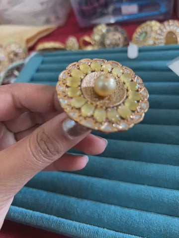 ‘Lemon’ round cocktail ring