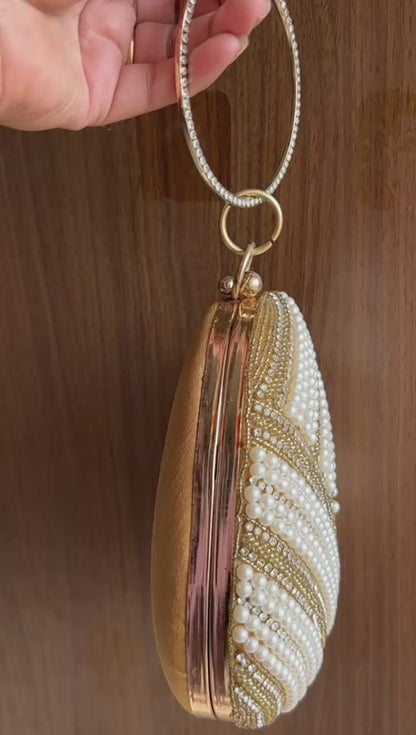 Party hand clutch with bangels handle