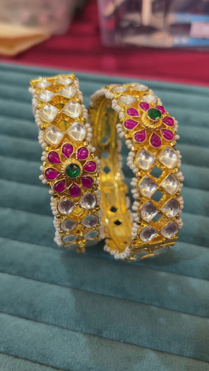 ‘Ishani’ Pachi kundan openable bangles