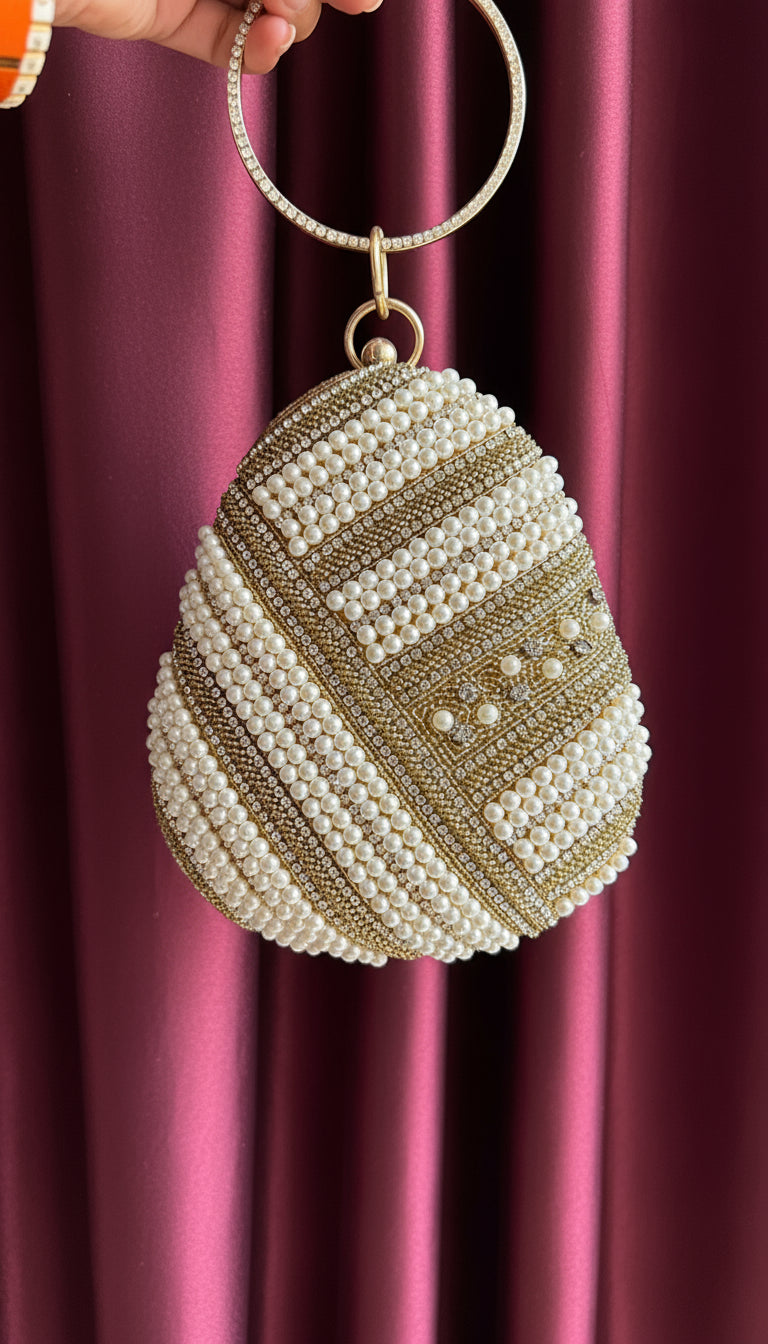 Party hand clutch with bangels handle