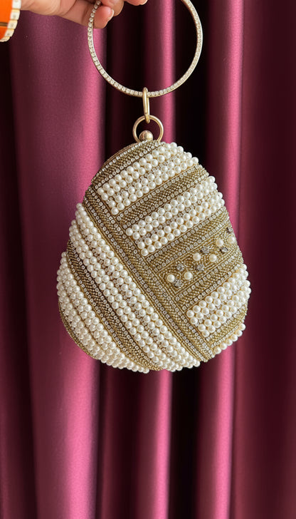 Party hand clutch with bangels handle