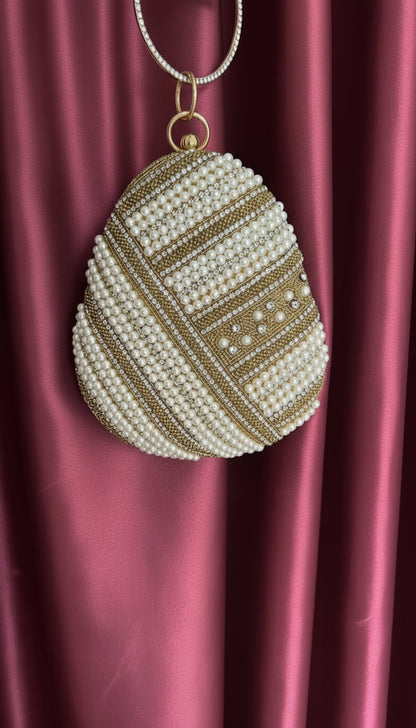 Party hand clutch with bangels handle