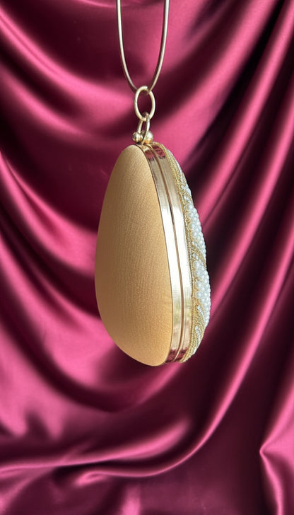 Party hand clutch with bangels handle