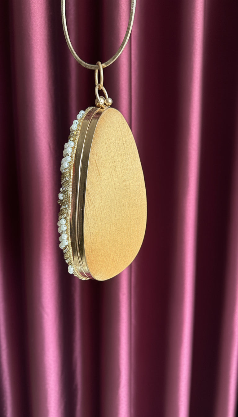 Party hand clutch with bangels handle