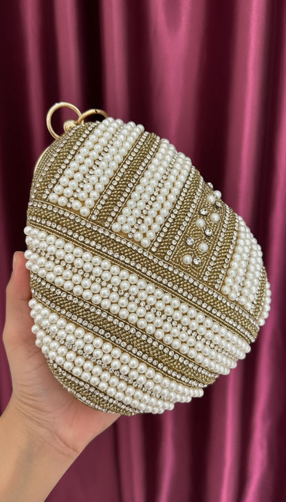 Party hand clutch with bangels handle