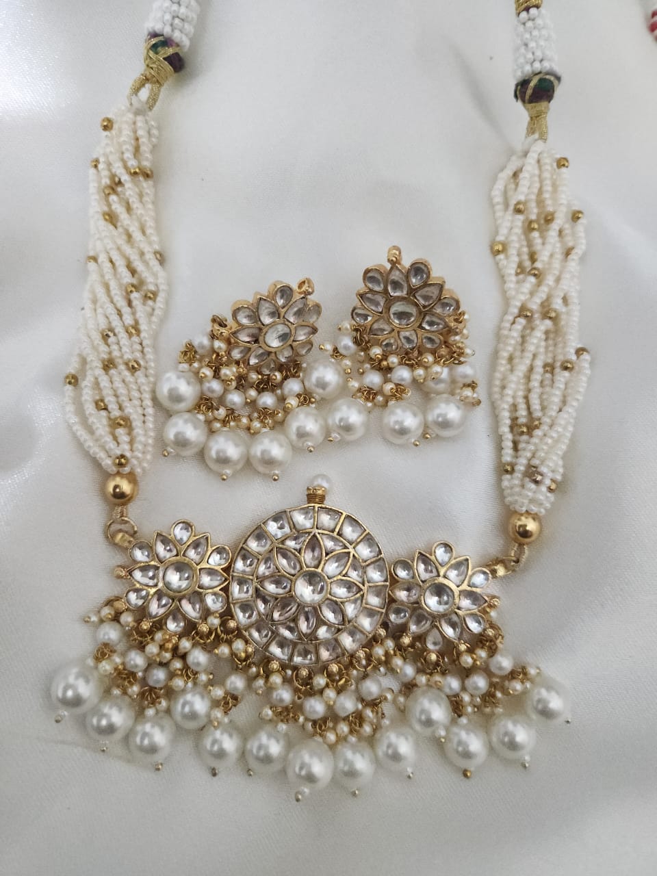 'Nimisha' pachi kundan chokar set